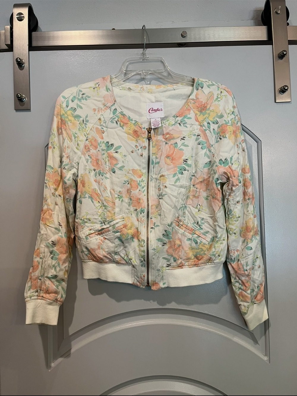 Vintage Candie's cream & pastel Floral zip up Bomber Jacket. So retro!